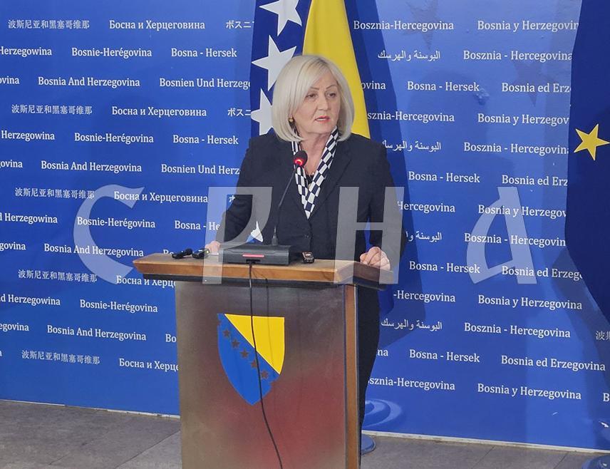 САРАЈЕВО, 2. ДЕЦЕМБРА /СРНА/ - Предсједавајућа Савјета министара Борјана Кришто рекла је да се закони не усвајају само на Савјету министара и да се без СНСД-а не могу усвојити ни у Парламентарној скупштини БиХ.