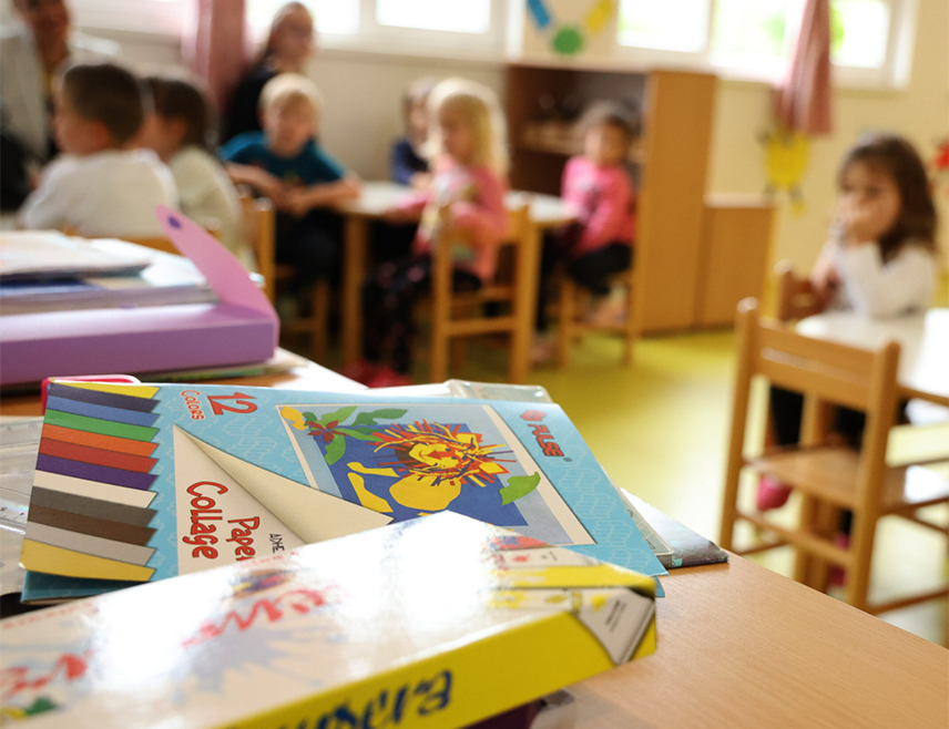 БИЈЕЉИНА, 2. ДЕЦЕМБРА /СРНА/ - У Дјечијем вртићу "Чика Јова Змај" у Бијељини данас је обустављен једномјесечни штрајк након обећања градоначелника Љубише Петровића да ће до краја седмице запосленима бити исплаћена плата за октобар.