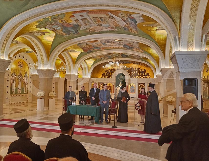 БЕОГРАД, 2. ДЕЦЕМБРА /СРНА/ - У крипти Храма Светог Саве у Београду вечерас је, уз благослов Његове светости патријарха српског Порфирија, представљена књига "Епархија захумско-херцеговачка у вријеме Светог Василија Острошког".