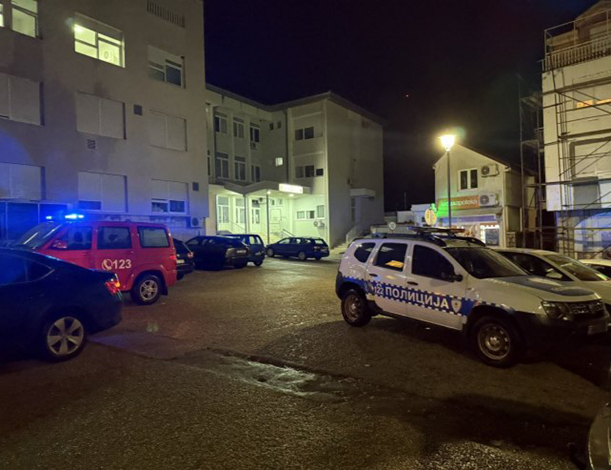 TРЕБИЊЕ, 2. ДЕЦЕМБРА /СРНА/ - Ватрогасци су угасили пожар који је вечерас избио на Одјељењу неурологије у требињској Болници, потврдио је Срни замјеник командира Tериторијалне ватрогасне јединице Tребиње Неђо Ћук.