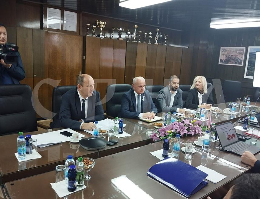 ГАЦКО, 3. ДЕЦЕМБРА /СРНА/ - У Руднику и Термоелектрани /РиTЕ/ "Гацко" почео је састанак министра енергетике и рударства Републике Српске Петра Ђокића и руководства овог предузећа.