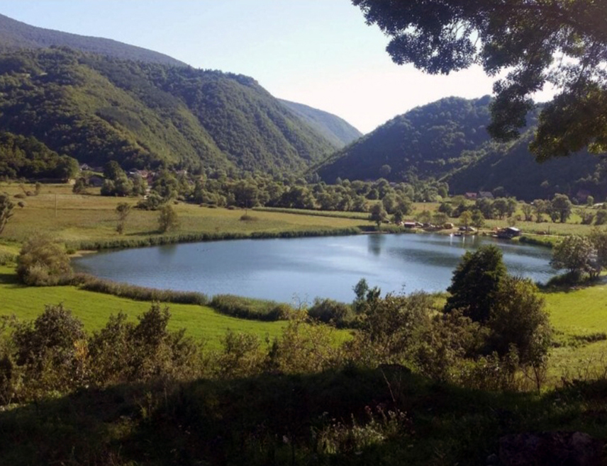 ЈЕЗЕРО, 4. ДЕЦЕМБРА /СРНА/ - У Језеру ће бити реализован пројекат "Зелена оаза Ђол" што је подухват процијењен на 44.000 КМ који ће подстаћи развој туризма општине и овог дијела Републике Српске.