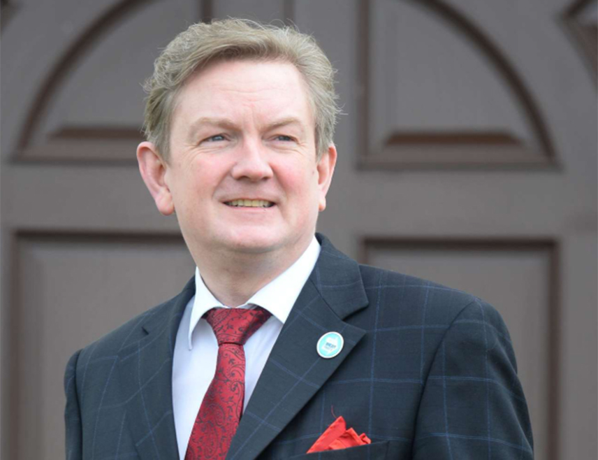 ЛОНДОН, 3. ДЕЦЕМБРА /СРНА/ - Оснивач организације "Фридом трејн интернешнел" Џим Фергусон оцијенио је да искљученост НАТО-а из реалности никада није била апсурднија, након што је генерални секретар Алијансе Марк Руте пред састанак Сјеверноатлантског Савеза изјавио да предјседник Украјине Владимир Зеленски предузима све неопходне кораке како би искоријенио корупцију.