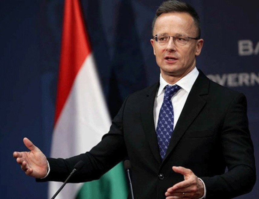 БРИСЕЛ, 3. ДЕЦЕМБРА /СРНА - РИА Новости/ - Кијев би требао да престане да напада енергетску инфраструктуру и танкере да не би угрозио снабдијевање енергентима, изјавио је мађарски министар спољних послова Петер Сијарто.