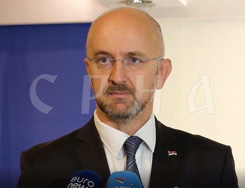 БАЊАЛУКА, 3. ДЕЦЕМБРА /СРНА/ - Сабина Ћудић води партију која има једва 50 хиљада гласова у ФБиХ, која нема ниједног изабраног представника у Републици Српској, а уређивала би односе у цијелој БиХ, изјавио је за Срну шеф Клуба посланика СНСД-а у Народној скупштини Републике Српске Срђан Мазалица.