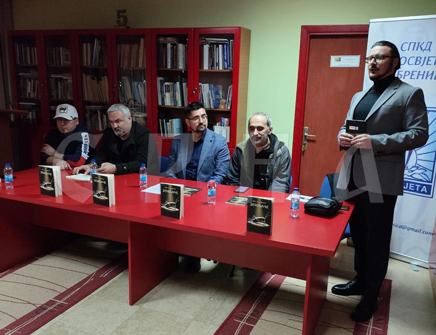 СРЕБРЕНИЦА, 3. ДЕЦЕМБРА /СРНА/ - Седми просвјетно-културни збор "Стопама Луке Милованова Георгијевића" отворен је вечерас у Сребреници предавањем о теми "Митопоетика савременог српског пјесништва" професора књижевности новосадског Филозофског факултета, Милана Громовића.