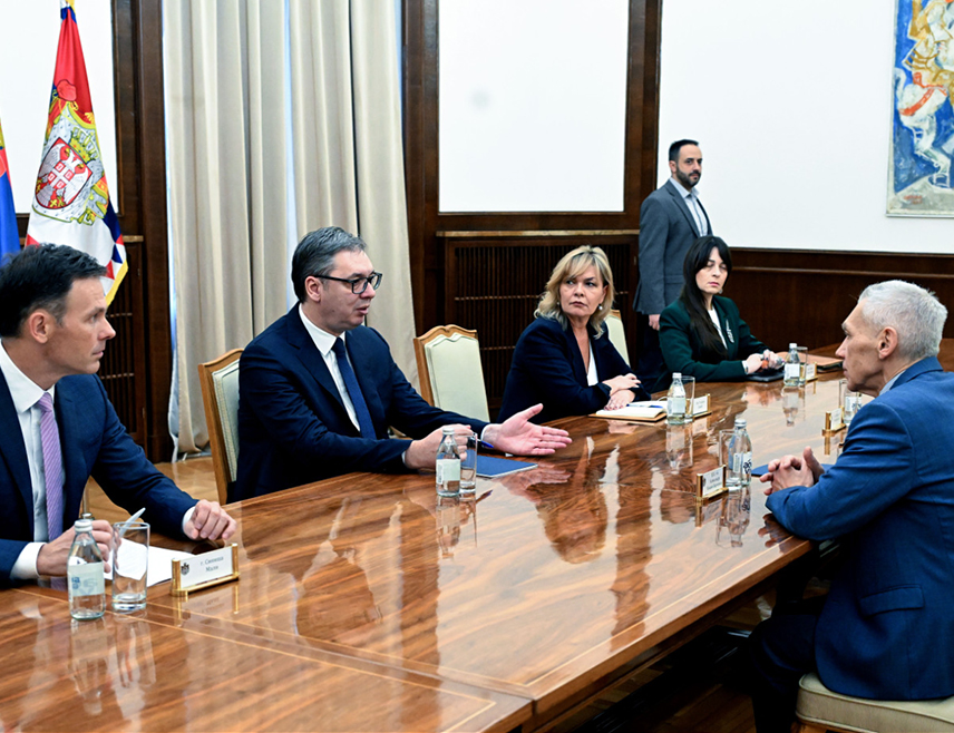 БЕОГРАД, 4. ДЕЦЕМБРА /СРНА/ - Предсједник Србије Александар Вучић и руски амбасадор Александар Боцан-Харченко данас су размотрили заједничке пројекте који су од стратешког значаја за Србију с посебним нагласком на енергетику.