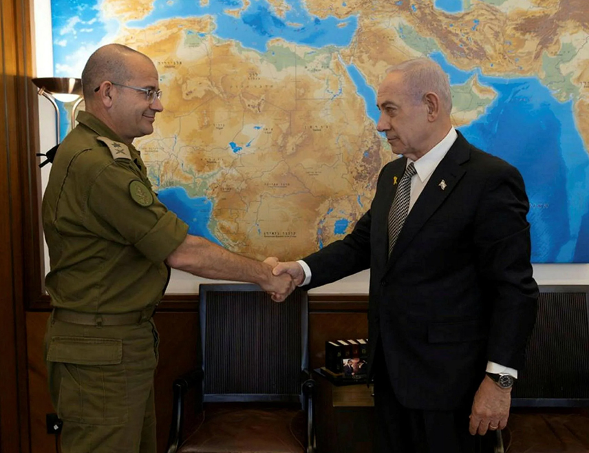 ТЕЛ АВИВ, 4. ДЕЦЕМБРА /СРНА - РИА Новости/ - Израелски премијер Бењамин Нетанјаху именовао је свог војног секретара Романа Гофмана за директора Мосада, саопштено је из кабинета премијера.