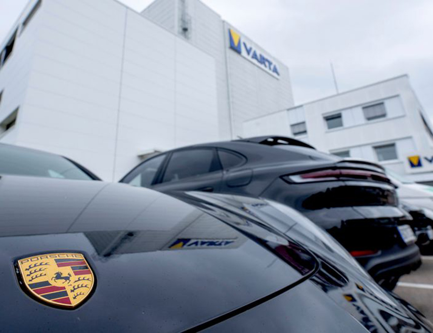 БЕРЛИН, 4. ДЕЦЕМБРА /СРНА/ - Њемачки произвођач луксузних аутомобила "Порше" планира да интензивира програм смањења трошкова и захтијева далекосежне уступке од својих радника, преносе локални медији.