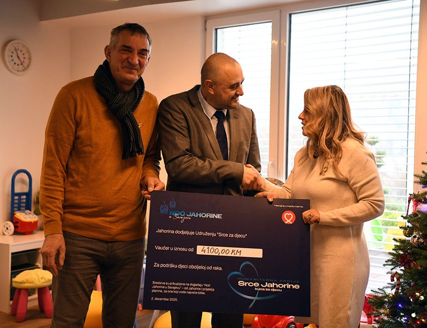 ЈАХОРИНА, 4. ДЕЦЕМБРА /СРНА/ - Олимпијски центар "Јахорина" и Удружење хотелијера уручили су данас ваучер од 4.000 КМ Удружењу "Срце за дјецу", које годинама пружа подршку најмлађим пацијентима обољелим од рака и њиховим породицама.
