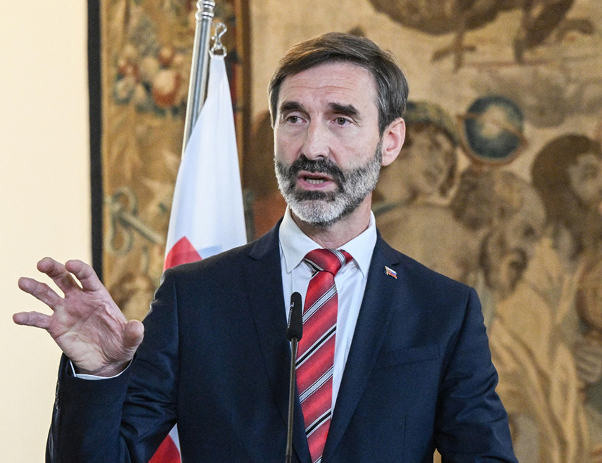 БРАТИСЛАВА, 4. ДЕЦЕМБРА /СРНА - РИА Новости/ - Словачка жели да искористи све могућности да оспори забрану увоза гаса из Русије, укључујући жалбу Европском суду правде, саопштио је словачки министар спољних послова Јурај Бланар.