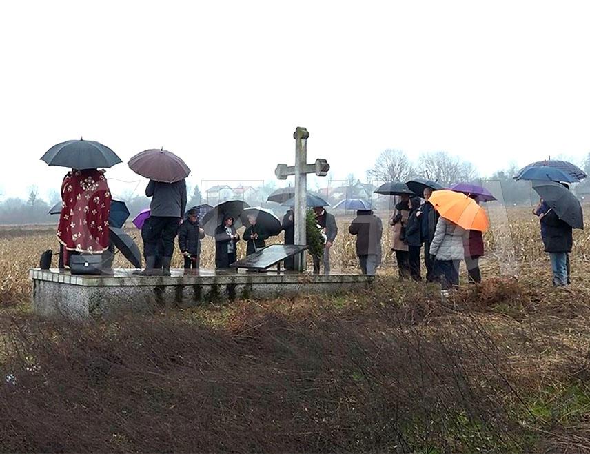 PRNJAVOR, DECEMBER 4 /SRNA/ - A memorial service was held today at the Orthodox cemetery in Radlovac in Prnjavor for 22 victims of the Ustasha terror, and wreaths were laid at the memorial in their remembrance.