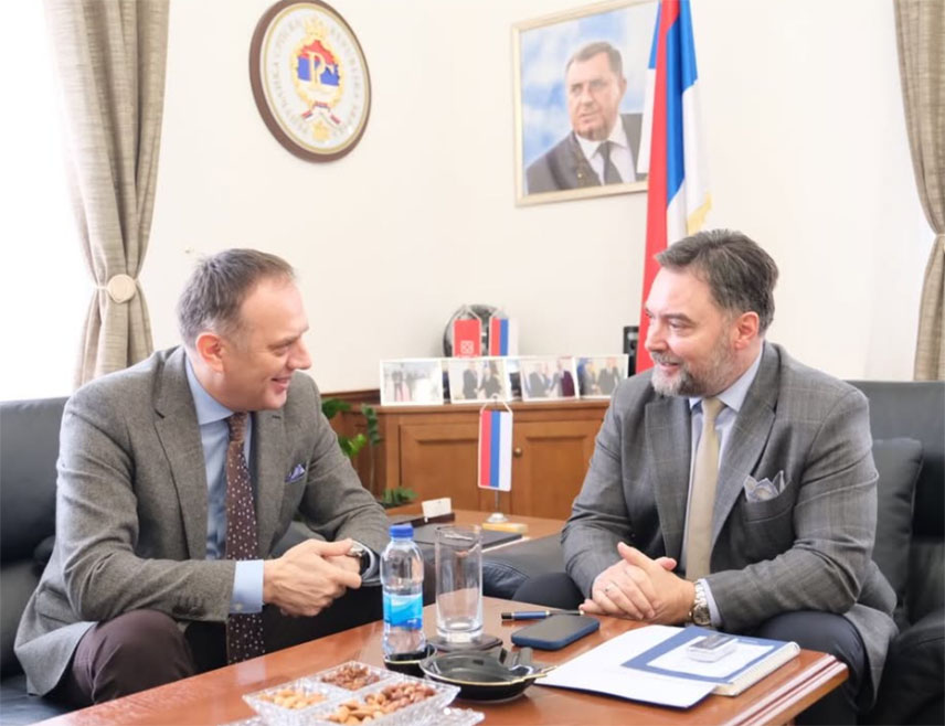 САРАЈЕВО, 5. ДЕЦЕМБРА /СРНА/ - Замјеник предсједавајуће Савјета министара Сташа Кошарац разговарао је данас у Сарајеву са предсједником Привредне коморе Републике Српске Гораном Рачићем о припремним активностима за учешће на специјализованој изложби "Eкспо 2027" у Београду.