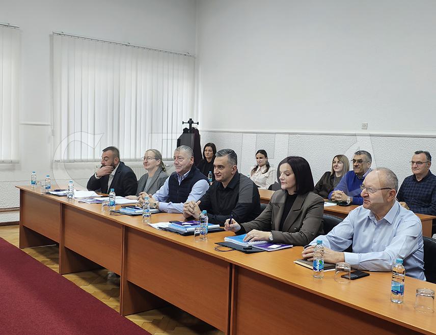 РОГАТИЦА, 5. ДЕЦЕМБРА /СРНА/ - Студија о утицају отпада на животну средину-пракса општина Пале, Соколац, Источни Стари Град, Рогатица и Источно Ново Горажде, којом су дефинисани проблеми, као и њихова рјешења у области екологије, представљена је данас у Рогатици.