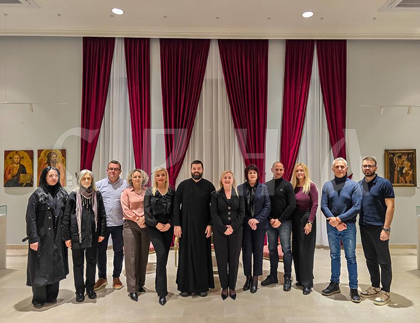 МОСTАР, 5. ДЕЦЕМБРА /СРНА/ - На редовној изборној Скупштини Српског просвјетног и културног друштва /СПКД/ "Просвјета" Градски одбор Мостар, која је одржана вечерас у Владичанском двору у овом граду, за предсједника у наредне четири године поново је изабрана новинар Сања Бјелица Шаговновић.