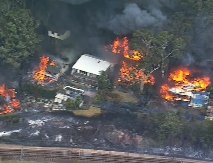 ЛОНДОН, 6. ДЕЦЕМБРА /СРНА/ - Шумски пожари разбукатли су се у више држава широм Аустралије, чак више од 75 регистровано је у Новом Јужном Велсу гдје је уништено најмање 12 кућа, пише "Гардијан".