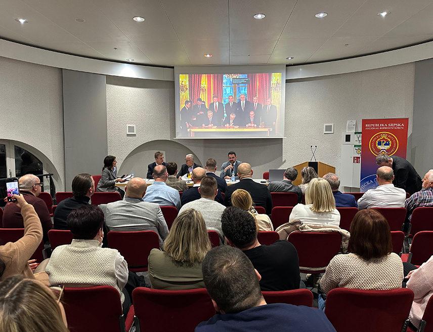 ШТУТГАРТ, 6. ДЕЦЕМБРА /СРНА/ - Процес европских интеграција мора остати усклађен са уставним оквиром дефинисаним Дејтонским мировним споразумом, наглашено је у Штутгарту на трибини коју је организовало Представништво Републике Српске у Њемачкој поводом обиљежавања три деценије од успостављања дејтонског поретка.