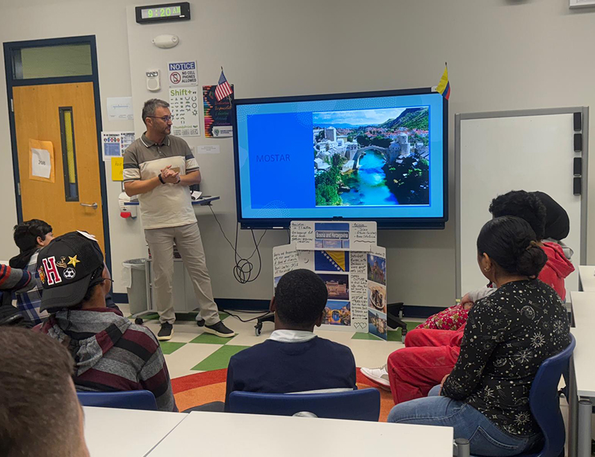 TРЕБИЊЕ, 7. ДЕЦЕМБРА /СРНА/ - Професор њемачког и енглеског језика у Гимназији "Јован Дучић" у Требињу Немања Милошевић добитник је Фулбрајтове стипендије, једне од најпрестижнијих кадa је ријеч о образовању.