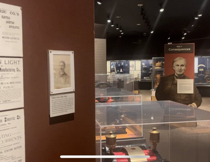 ВАШИНГТОН, 7. ДЕЦЕМБРА /СРНА/ - У Националном музеју америчке историје у Вашингтону представљен је живот и научни опус Николе Тесле, у оквиру изложбе "Лајтнинг а револушн".