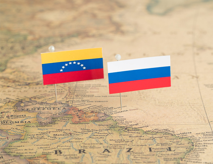 МОСКВА, 7. ДЕЦЕМБРА /СРНА/ - Русија стоји раме уз раме са венецуеланским руководством и позива администрацију предсједника САД Доналда Трампа да избјегне ескалацију ситуације са Каракасом у сукоб пуних размјера, рекао је замјеник министра спољних послова Сергеј Рјабков.