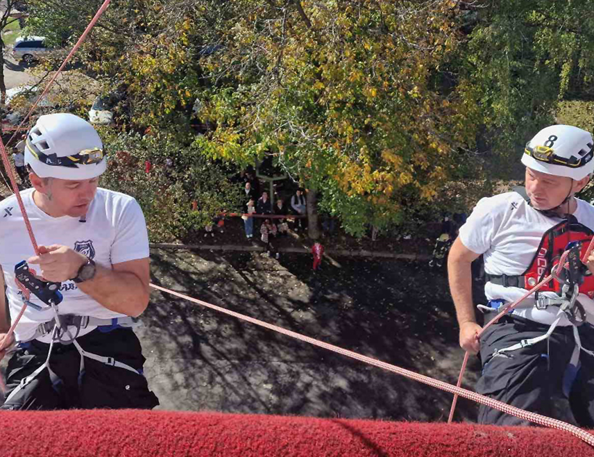 ДОБОЈ, 7. ДЕЦЕМБРА /СРНА/ - Спасилачки тим из Добоја, који окупља волонтере, прима нове чланове спремне да помогну и одазову се позивима за помоћ и подршку у потрагама, рекао је Срни члан Управног одбора овог удружења грађана Ален Петковић.