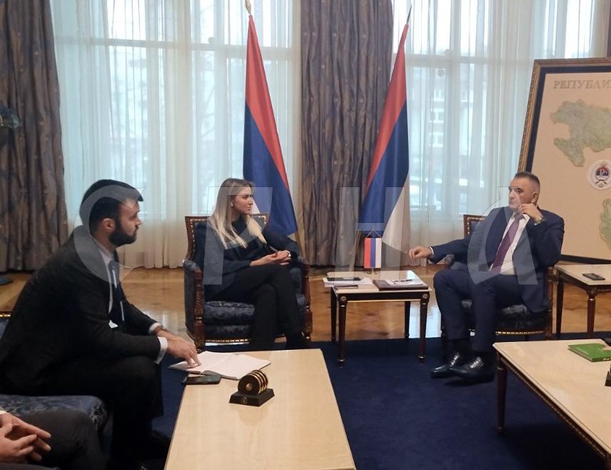 БАЊАЛУКА, 8. ДЕЦЕМБРА /СРНА/ - У Бањалуци су у току консултације предсједника Владе Републике Српске Саве Минића и представника Омладинског савјета у вези са израдом републичког буџета за наредну годину.