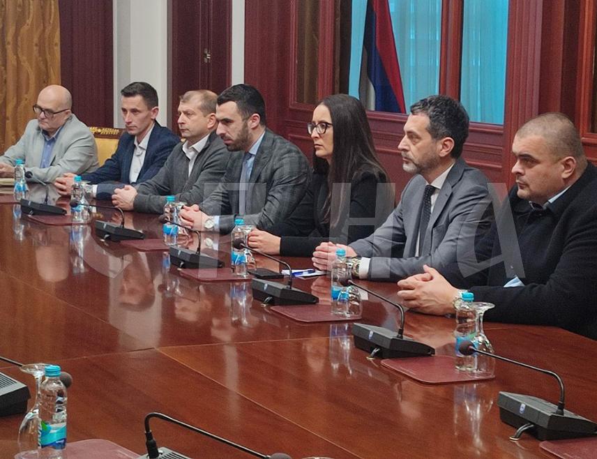 ДРВАР, 8. ДЕЦЕМБРА /СРНА/ – Начелник општине Дрвар Душица Рунић изјавила је Срни да је снажна подршка институција Републике Српске од пресудног значаја за даљи развој ове општине и унапређење положаја српских повратника у Федерацију БиХ /ФБиХ/.