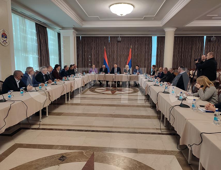 BANJA LUKA, DECEMBER 9 /SRNA/ – The Prime Minister of Republika Srpska Savo Minić is meeting in Banja Luka with representatives of organizations and associations formed after the Defensive–Patriotic War.