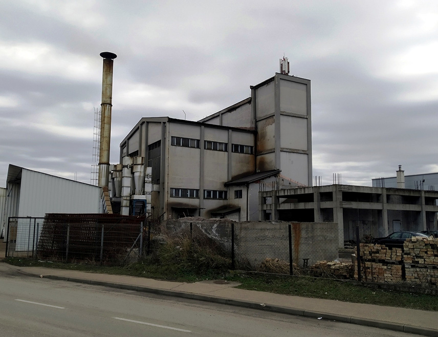 БИЈЕЉИНА, 9. ДЕЦЕМБРА /СРНА/ - У Бијељини нема градског гријања и не зна се када ће га бити, због чега су у централној Основној школи "Свети Сава", коју похађа 1.350 ђака, били приморани да часове скрате на 30 минута.