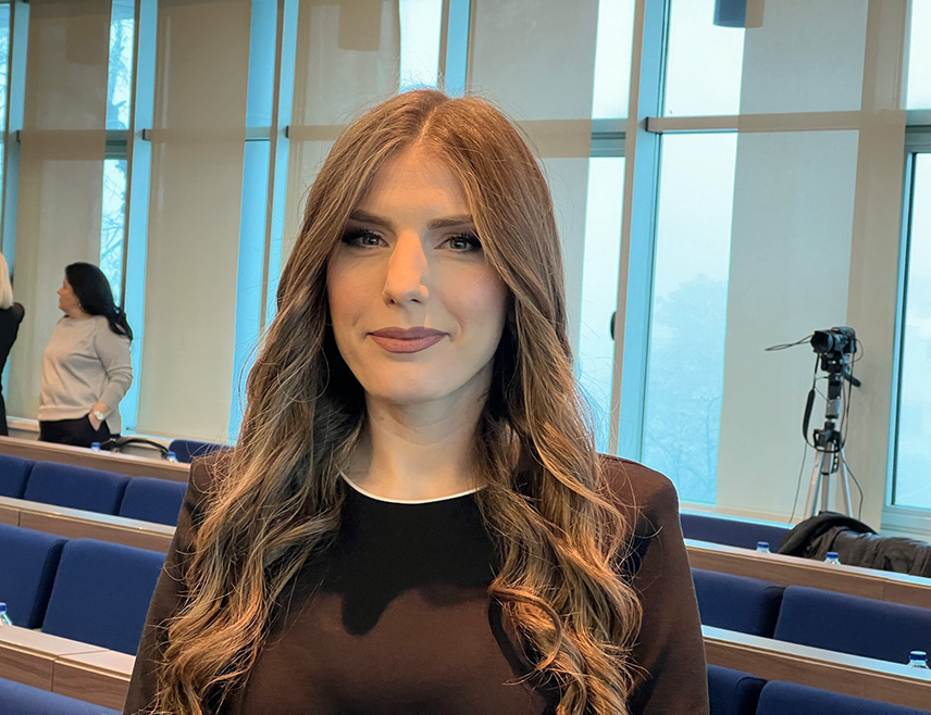 БИЈЕЉИНА, 9. ДЕЦЕМБРА /СРНА/ - Предсједник Скупштине града Бијељина Жељана Арсеновић изјавила је Срни да грађани Бијељине имају право на гријање и да не смију бити "таоци лошег система и нечије неодговорности".