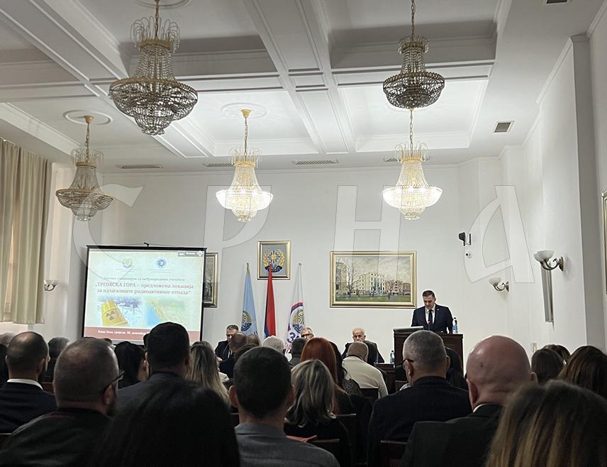 БАЊАЛУКА, 10. ДЕЦЕМБРА /СРНА/ - Министар за просторно уређење, грађевинарство и екологију Републике Српске Бојан Випотник отворио је данас у Бањалуци научни симпозијум "Трговска гора - предложена локација за одлагалиште радиоактивног отпада".