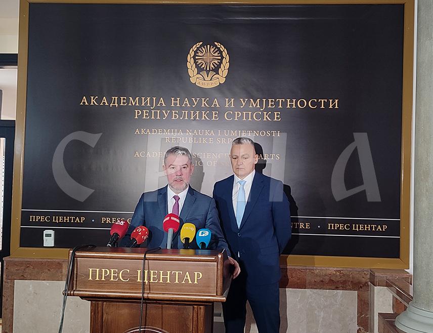 БАЊАЛУКА, 10. ДЕЦЕМБРА /СРНА/ - Министар здравља и социјалне заштите Републике Српске Ален Шеранић рекао је да је Министарство с циљем третирања евентуалног тровања хемикалијама и биоцидима, кроз измјене закона, почело процес формирања центра за токсиокологију у оквиру Универзитетског клиничког центра /УКЦ/ Републике Српске.