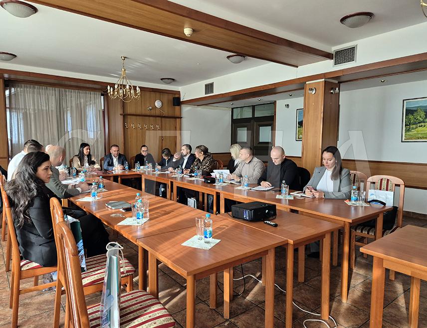 ПАЛЕ, 10. ДЕЦЕМБРА /СРНА/ - Република Српска посљедњих година биљежи милионски број ноћења, а ове године тај број је достигнут већ након десет мјесеци, што ову годину чини рекордном од када се прате параметри долазака и ноћења, речено је на састанку Координационог одбора туристичких организација Републике Српске на Палама.