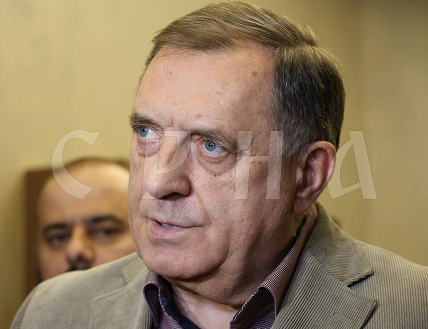 ПРИЈЕДОР, 10. ДЕЦЕМБРА / СРНА/- Предсједник СНСД-а Милорад Додик изјавио је данас да је задовољан ангажманом странке у Приједору и истакао да даје пуну подршку градоначелнику Слободану Јавору и предсједнику партијског Градског одбора Горану Велаули.