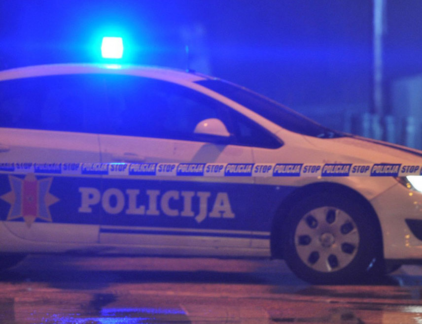 ПОДГОРИЦА, 11. ДЕЦЕМБРА /СРНА/ - Два лица, припадници организоване криминалне групе, рањена су из ватреног оружја у угоститељском објекту у Никшићу, након чега је полиција блокирала град, саопштила је Управа полиције Црне Горе.