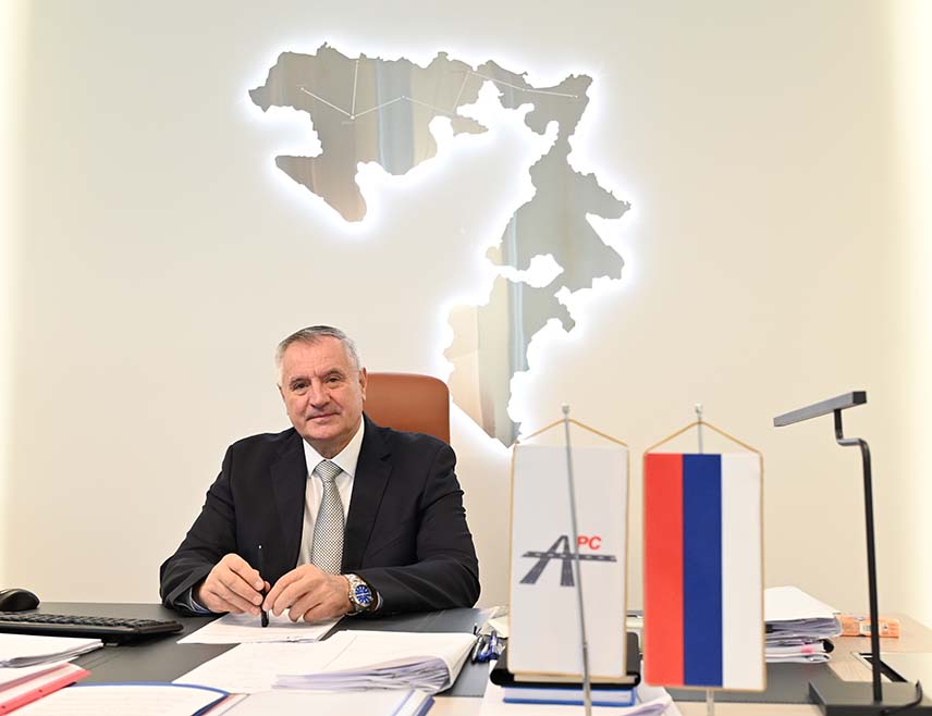 BANJA LUKA, DECEMBER 11 /SRNA/ - The arbitrariness of Zijad Krnjić, a member of the Board of Directors of the BiH Indirect Taxation Authority, has halted the opening of the newly constructed border crossing between Croatia and BiH, i.e. Republika Srpska, said Radovan Višković, the acting director of the Republika Srpska Motorways Enterprise.