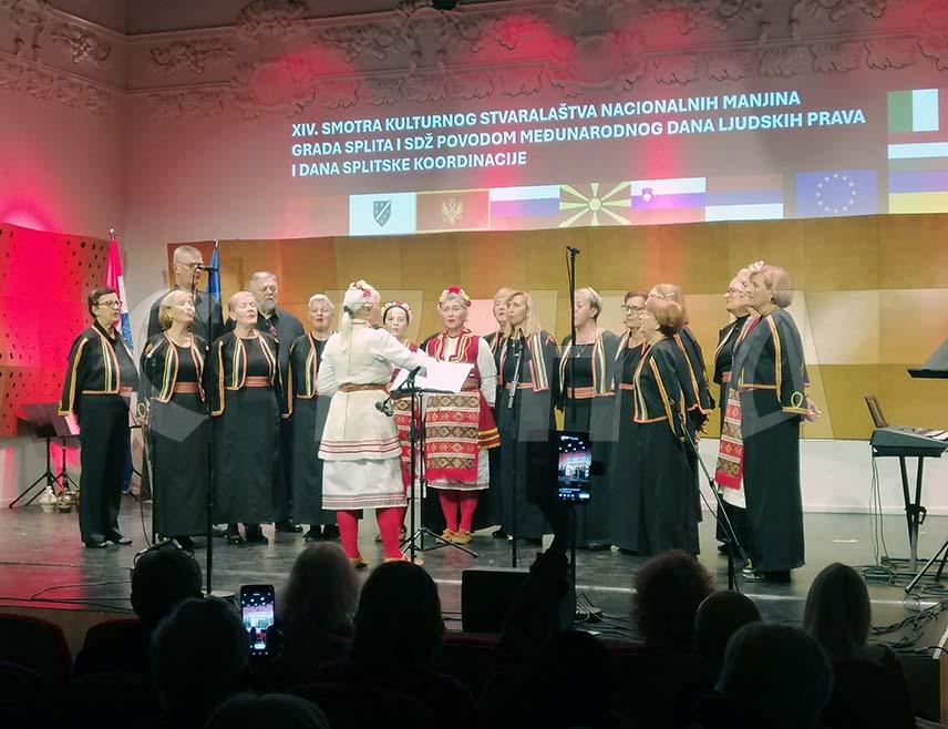 СПЛИT, 11. ДЕЦЕМБРА /СРНА/ - Смотра културног стваралаштва националних мањина одржана је у Сплиту гдје је истакнуто да је улога националних мањина и да учествују у креирању политика које обезбјеђују једнаке могућности и поштовање, а да је немили догађај од 3. новембра, који је узнемирио цијелу заједницу, био непотребан.