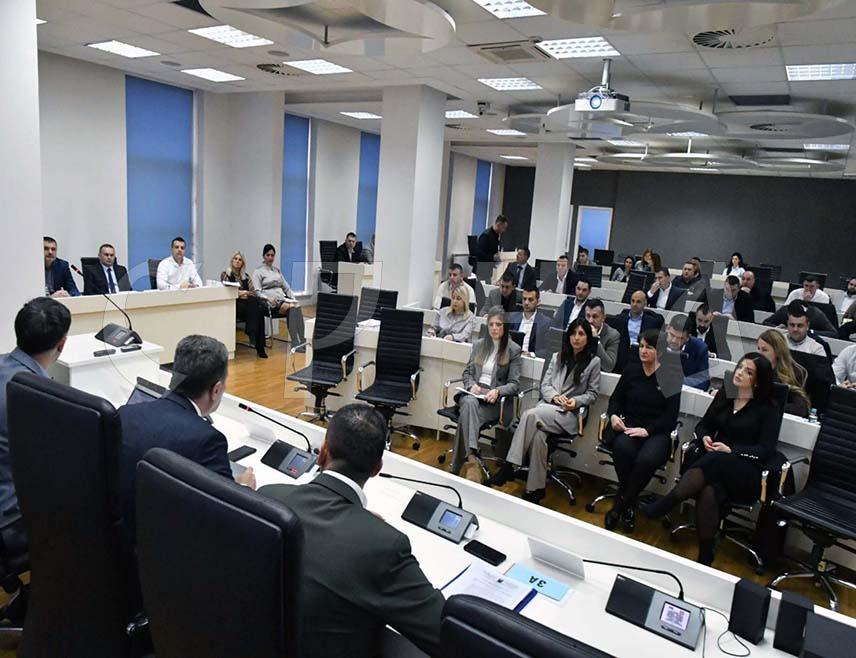 ИСТОЧНО САРАЈЕВО, 11. ДЕЦЕМБРА /СРНА/ - Одборници Скупштине града Источно Сарајево усвојили су данас ребаланс буџета града за ову годину од 28.230.000 КМ, те утврдили Нацрт буџета за наредну годину у износу од 25.630.315 КМ.