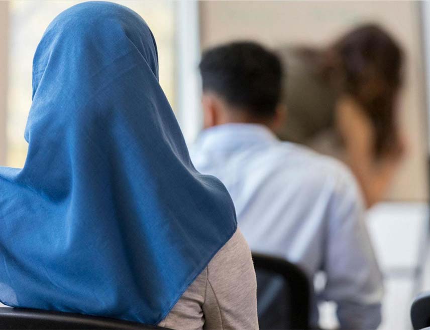 БЕЧ, 11. ДЕЦЕМБРА /СРНА-Ројтерс/ - Доњи дом аустријског парламента усвојио је забрану ношења марама у школама за дјевојчице исламске вјероисповијести млађе од 14 година.