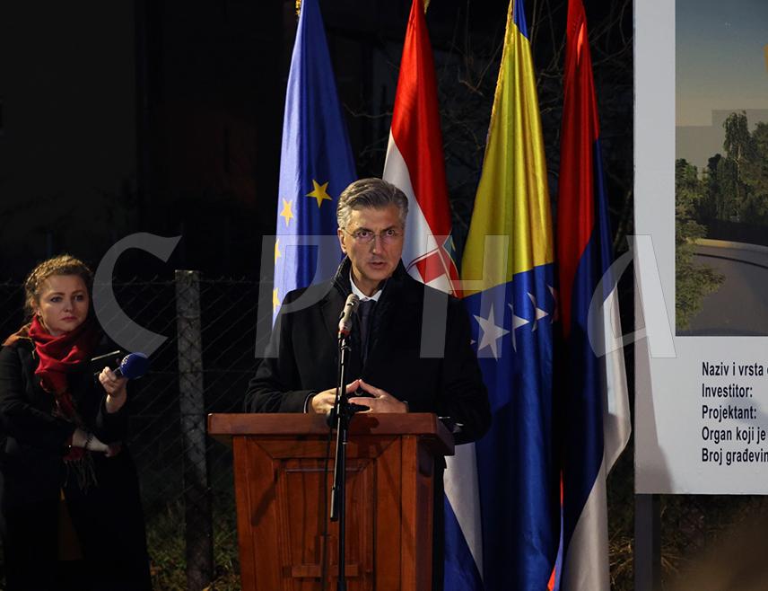 БАЊАЛУКА, 11. ДЕЦЕМБРА /СРНА/ - Хрватски премијер Андреј Пленковић изјавио је вечерас у Бањалуци на полагању камена темељца за културно пасторални студентски центар да је ово важан пројекат који је, како каже, заслужио да буде проглашен стратешким за Хрвате у БиХ.
