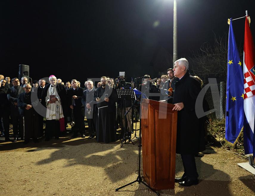 BANJA LUKA, DECEMBER 11 /SRNA/ - Deputy Chairman of the House of Peoples of the Parliamentary Assembly of BiH, Dragan Čović, stated on Thursday evening in Banja Luka that he is confident that Croats, despite being few in number, will preserve their values together with their friends in Republika Srpska and Banja Luka.