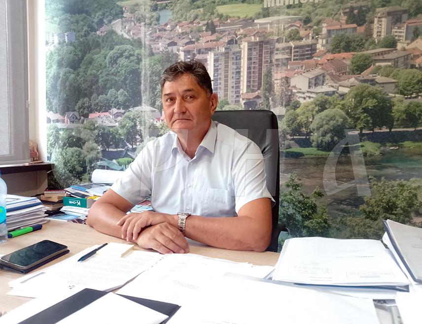 НОВИ ГРАД, 12. ДЕЦЕМБРА /СРНА/ - Начелник општине Нови Град Мирослав Дрљача рекао је да Хрватска очигледно неће добровољно одустати од планова да на локацији Tрговска гора гради складиште радиоактивног отпада, а као могућност рјешења поменуо је и судски процес.