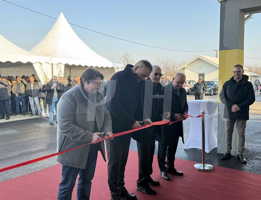 ПЕЛАГИЋЕВО, 12. ДЕЦЕМБРА /СРНА/ - Предсједник Владе Републике Српске Саво Минић свечано је данас отворио нови објекат на фарми "Андрић-фарм" у насељу Орлово Поље код Пелагићева.