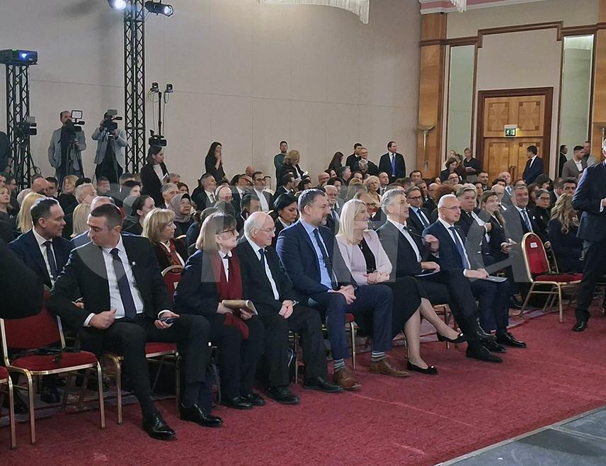 ЗАГРЕБ, 12. ДЕЦЕМБРА /СРНА/ - Међународна конференција - 30 година након Дејтона, отварање пута локалим рјешењима, почела је данас у Загребу, јавио је извјештач Срне.