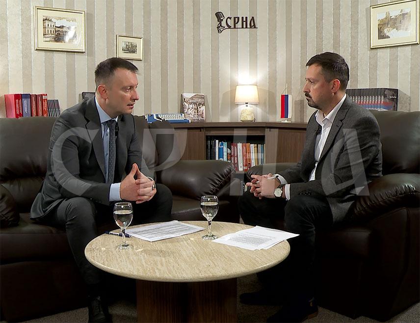 БАЊАЛУКА, 13. ДЕЦЕМБРА /СРНА/ - Директор Пореске управе Републике Српске Горан Маричић изјавио је Срни да наплата пореских прихода у Српској до 8. децембра износи четири милијарде 155 милиона КМ, што је за 10 одсто више него у истом периоду прошле године.