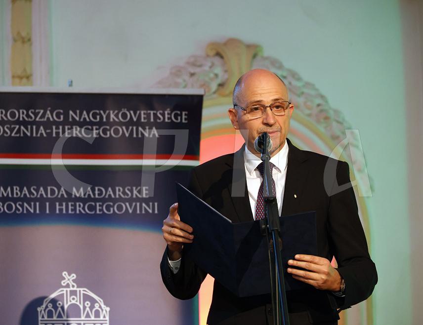 БАЊАЛУКА, 12. ДЕЦЕМБРА /СРНА/ - Мађарски амбасадор у БиХ Кристијан Поша изјавио је вечерас у Бањалуци да Мађарска и Република Српска одржавају одличне односе у свим областима.