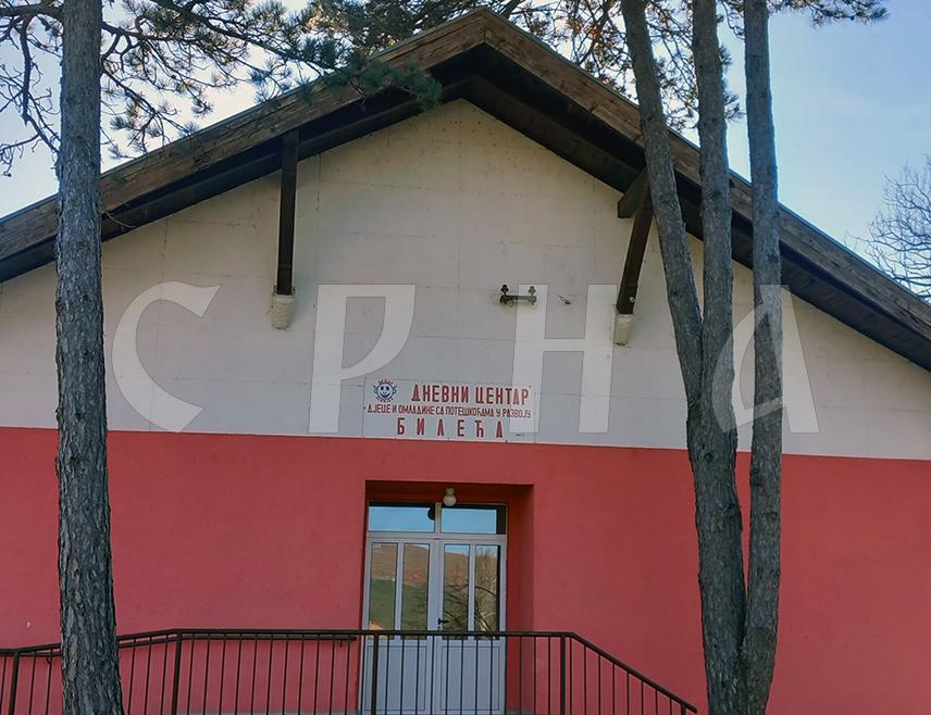 БИЛЕЋА, 13. ДЕЦЕМБРА /СРНА/ - Ново руководство Удружења "Ведар осмијех" из Билеће, које пружа подршку дјеци и омладини са потешкоћама у развоју и лицима са инвалидитетом, изабрано је ради обнове рада и свака подршка је добродошла, изјавио је Срни предсједник Удружења Миљан Ковачевић.