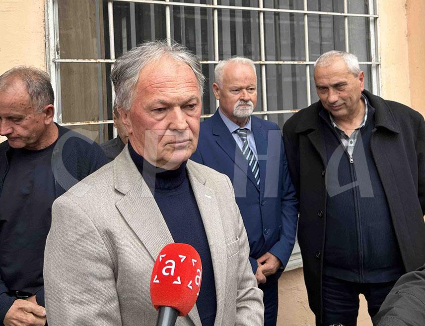 БАЊАЛУКА, 13. ДЕЦЕМБРА /СРНА/ - Предсједник Савеза логораша Републике Српске Анђелко Носовић рекао је да Српска нема посебан закон о логорашима који би регулисао многе проблеме ове категорије становништва и Савез се сада бори за то да њихови захтјеви буду уврштени у оквиру измјена и допуна Закона о правима бораца.