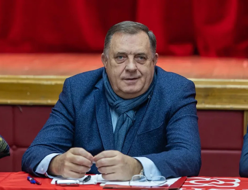 ПРЊАВОР, 13. ДЕЦЕМБРА /СРНА/ - Лидер СНСД-а Милорад Додик рекао је да су данас у Прњавору договорили политике које ће спроводити представници СНСД-а с циљем да овај град у нареднoм периоду учине још бољим мјестом за живот.