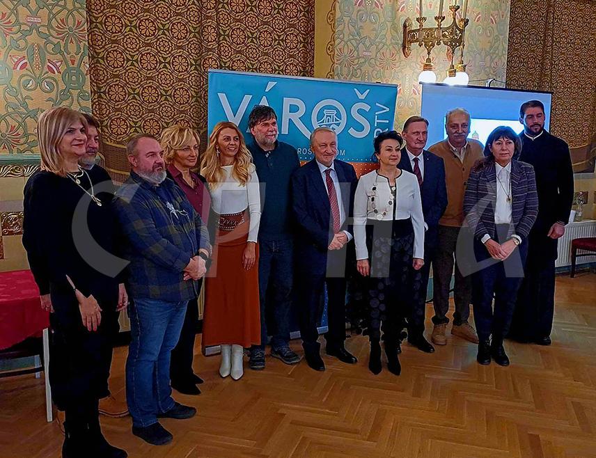 БУДИМПЕШТА, 13. ДЕЦЕМБРА /СРНА/ - Дводневни Међународни медијски округли сто под називом "Српска ријеч изван матице - изазови и перспективе" одржан је у Будимпешти, у организацији Асоцијације "В-Медија", а под покровитељством Фондације Габор Бетлен - Канцеларија премијера Мађарске.